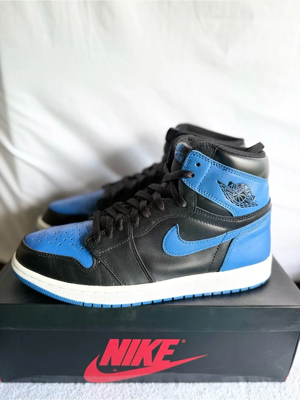 AUTHENTIC Jordan 1 Retro High OG Royal size 11 555088-007 2017 PRE-OWNED